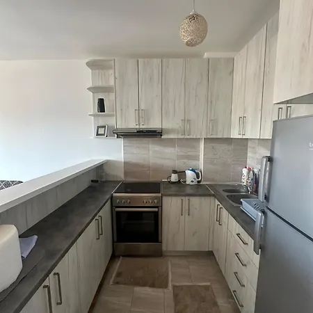 Apartman Cozy 1br - Smart Tv And Parking